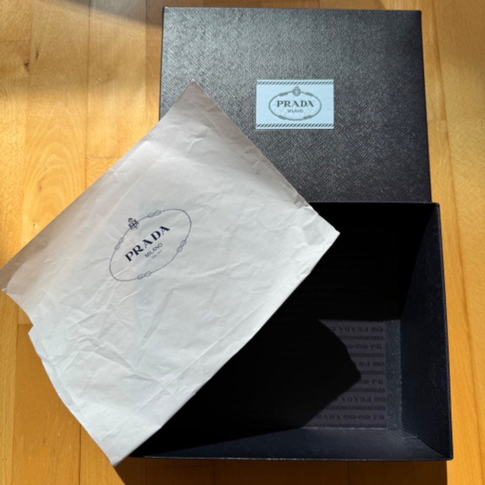 Prada Gift Box - Picture 2 of 4